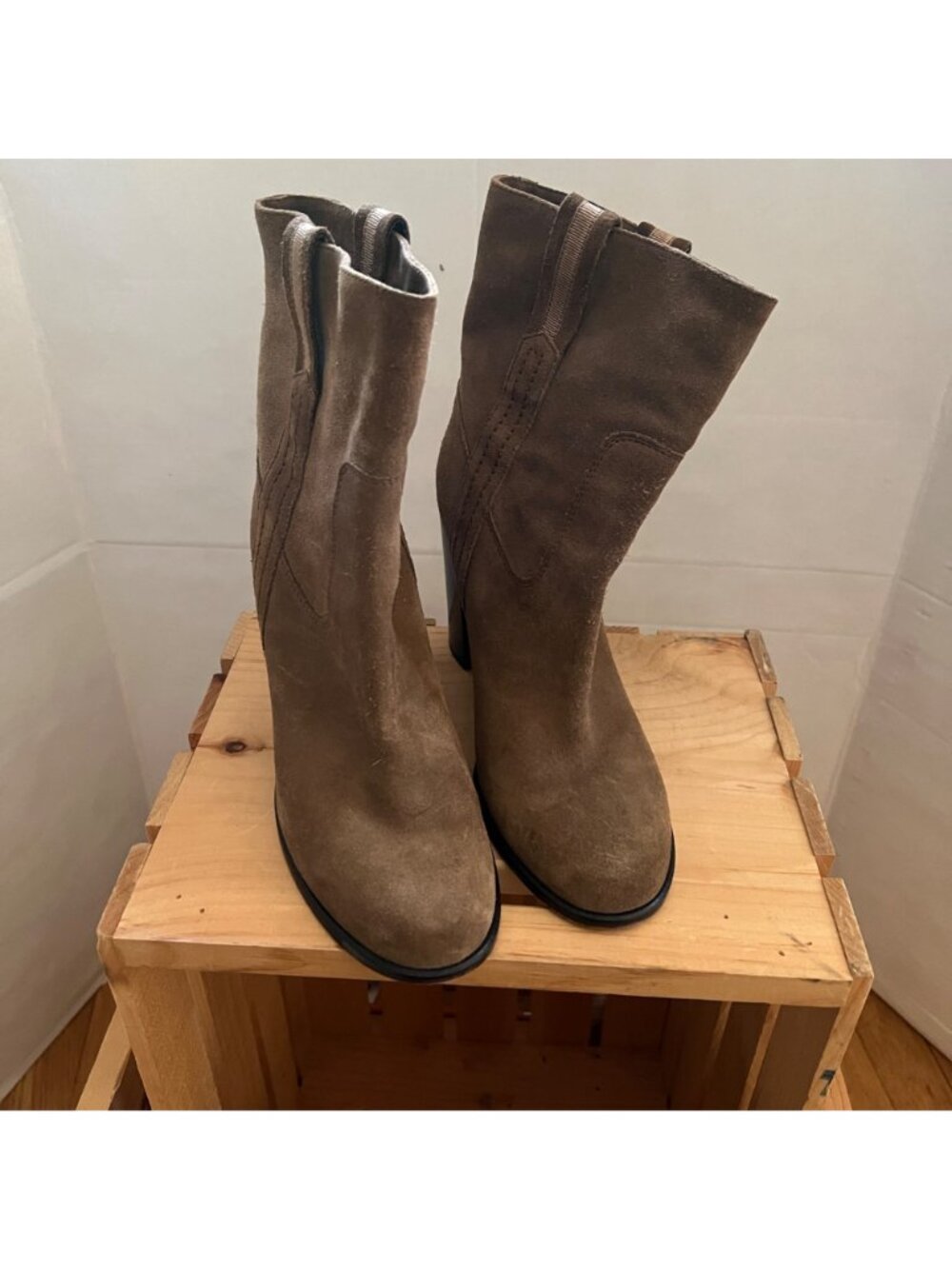 Kate Spade New York Size 9 Tobacco Brown Baise Suede Pull On Heeled Ankle Boots - Picture 4 of 16